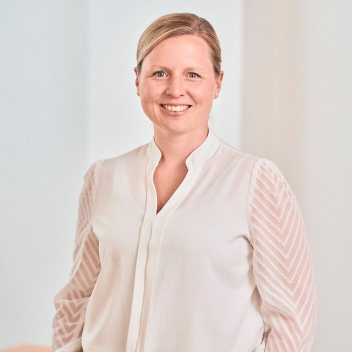 Evelin Roth-Teutsch - Frauenärztinnen Augsburg - Dr. Angelika Maisch · Evelin Roth-Teutsch Evelin Roth-Teutsch - Frauenärztinnen Augsburg - Dr. Angelika Maisch · Evelin Roth-Teutsch